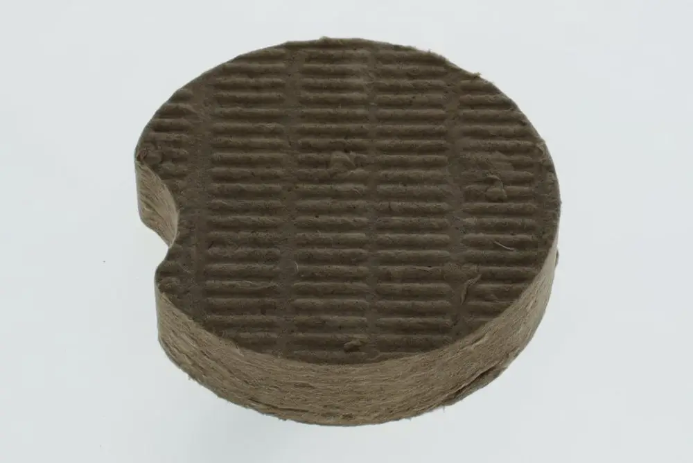 Runde, graue Isoliermatte mit gerillter Oberfläche, hergestellt von Bosch, zur Verwendung in Türen oder ähnlichen Anwendungen.